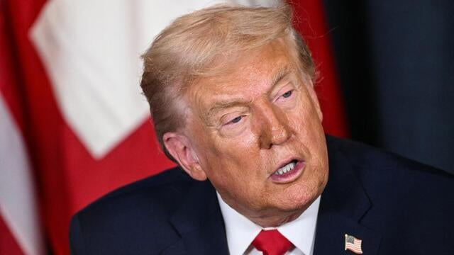 Trump says "armada" of warships heading to Iran<br><br>