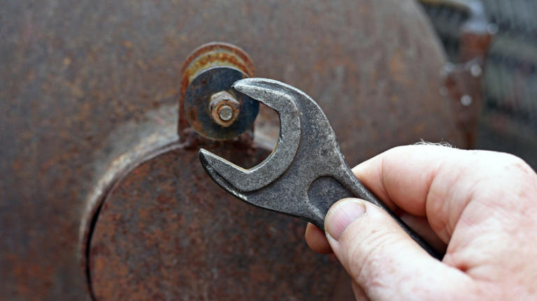 8 practices to avoid when removing rusty bolts