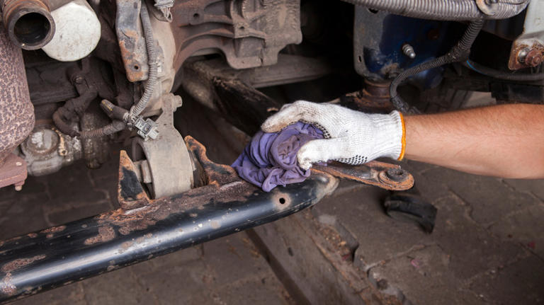 8 practices to avoid when removing rusty bolts