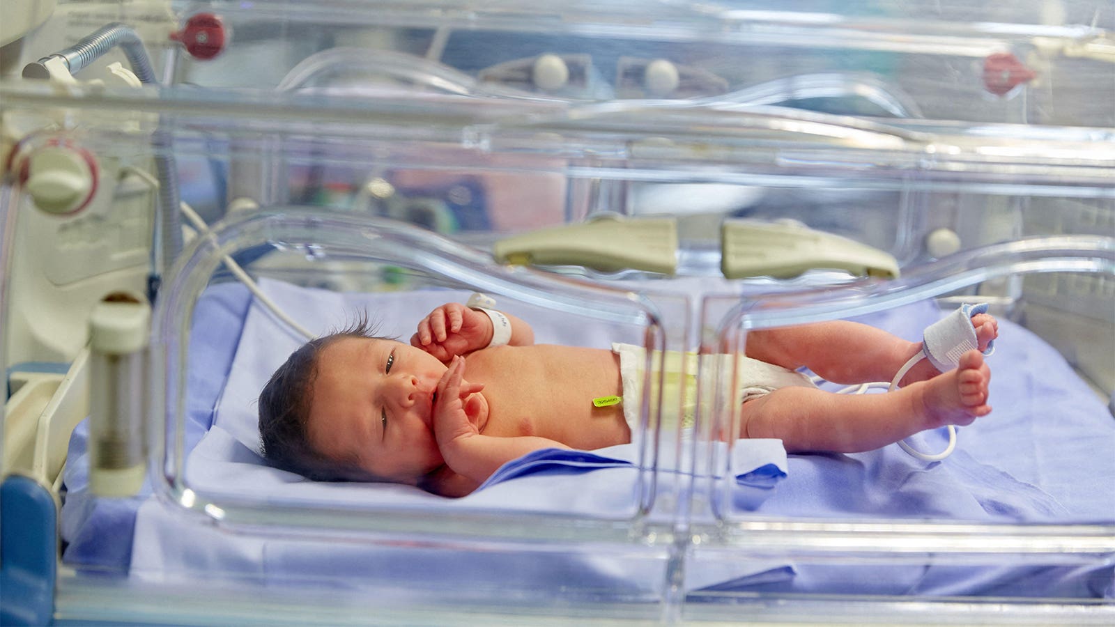 Neonatal mortality increased with number of mom's chronic conditions