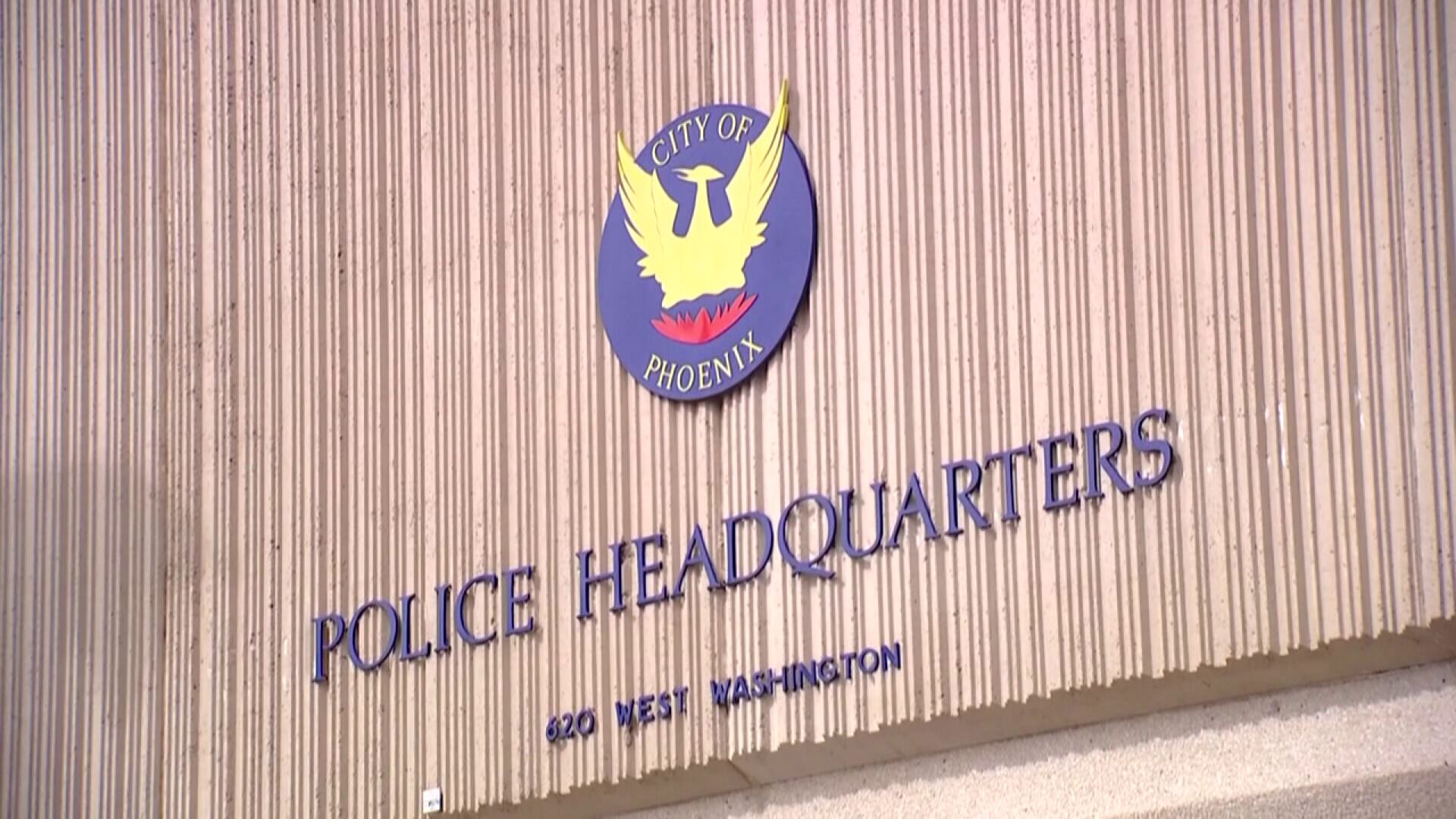 Phoenix PD stresses its officers are unmasked, clearly identified amid ...