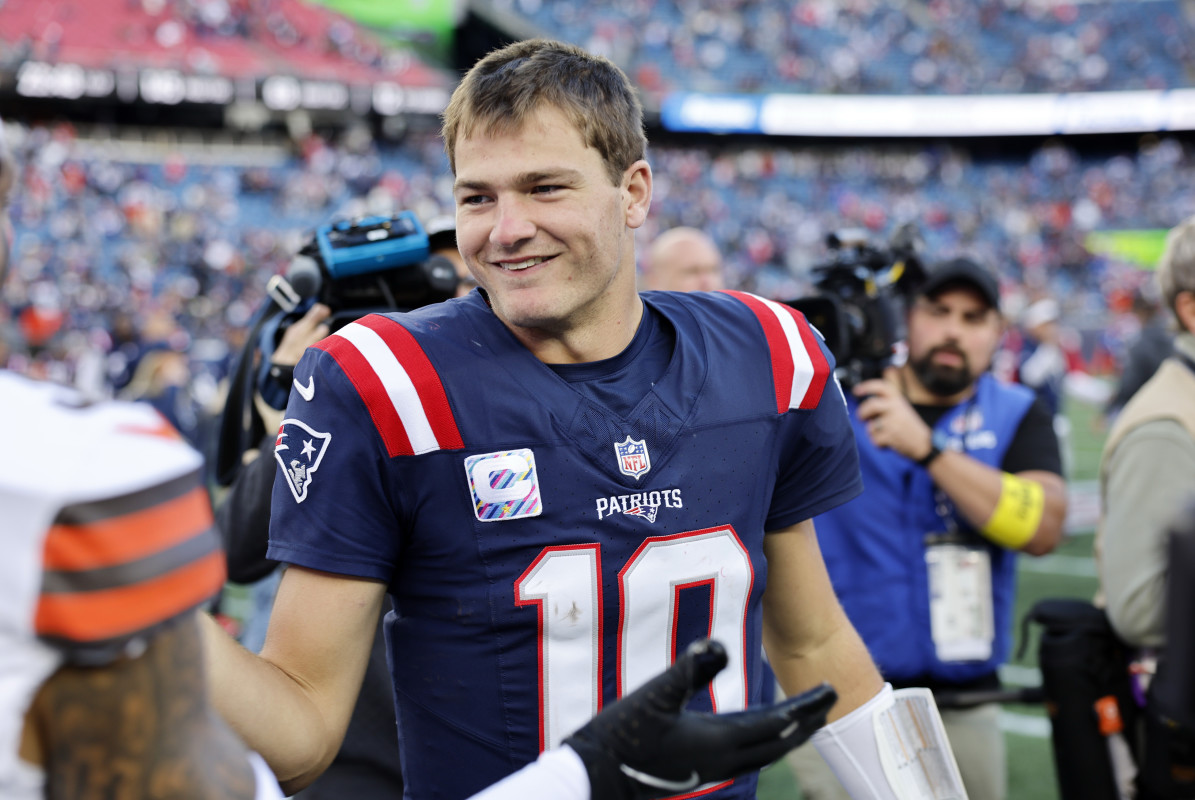 A Drake Maye football card recently sold for almost $100,000<br><br>