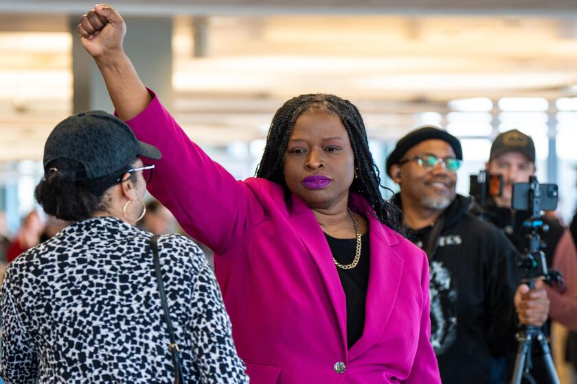 Chabria: Esto no es normal: Por qué importa una foto falsa de un arresto en la Casa Blanca