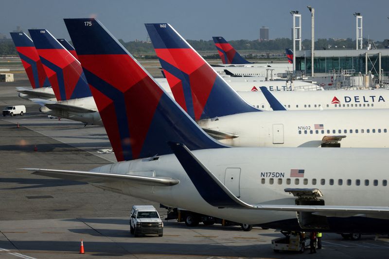 Delta Air Lines urges travelers to rebook as winter storm threatens weekend flights<br>