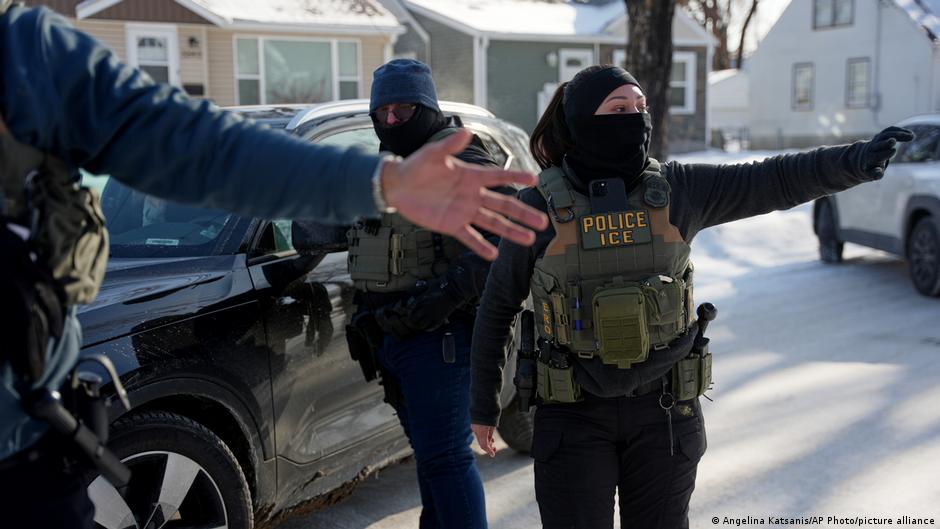 Minnesota: Police arrest clergy members amid ICE protests