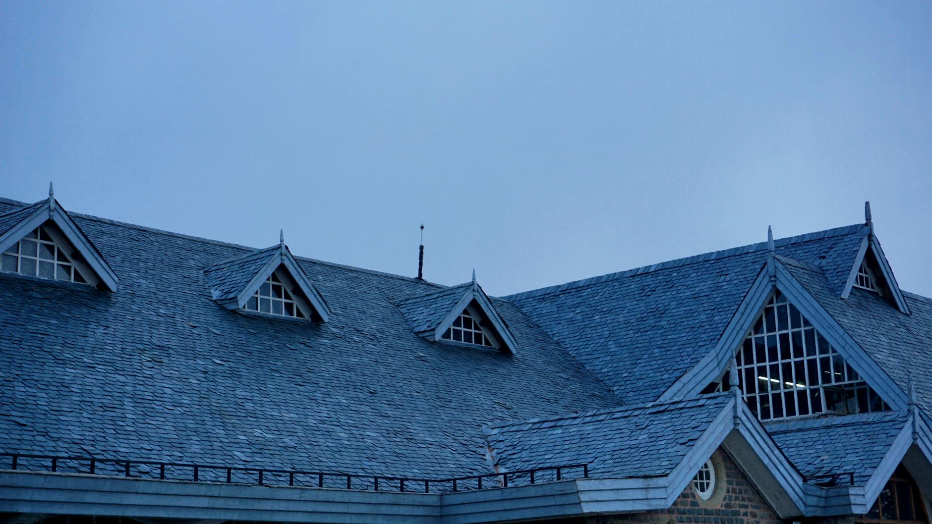 How long does a roof last? Understanding the average age before replacement