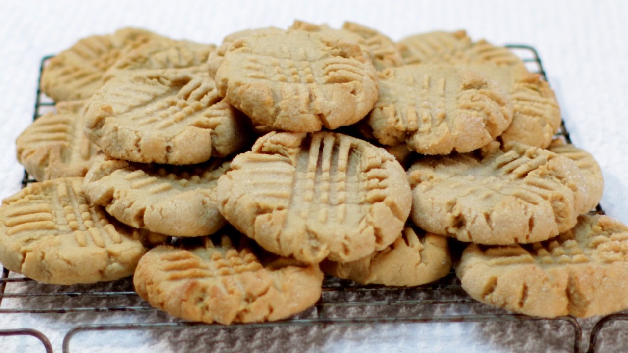 How to make peanut butter cookies - easy peanut butter cookie recipe ...