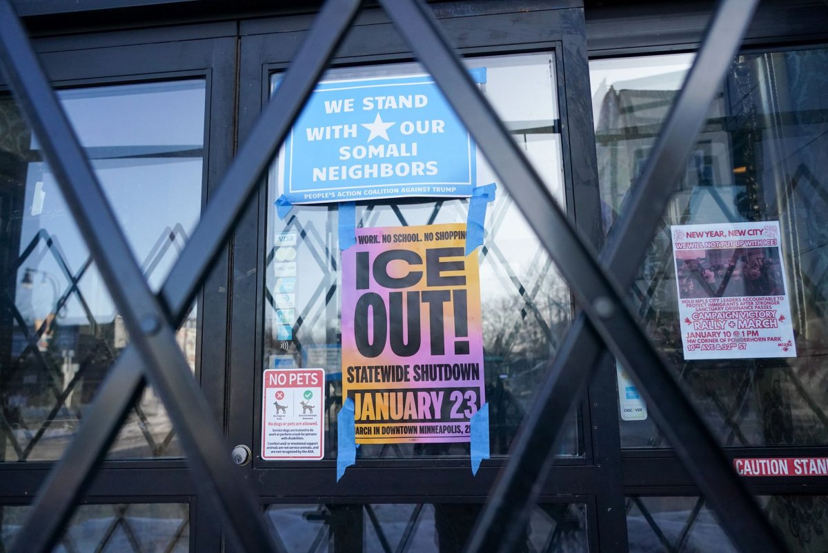 100 clergy arrested at Minneapolis-St. Paul airport during ICE protest