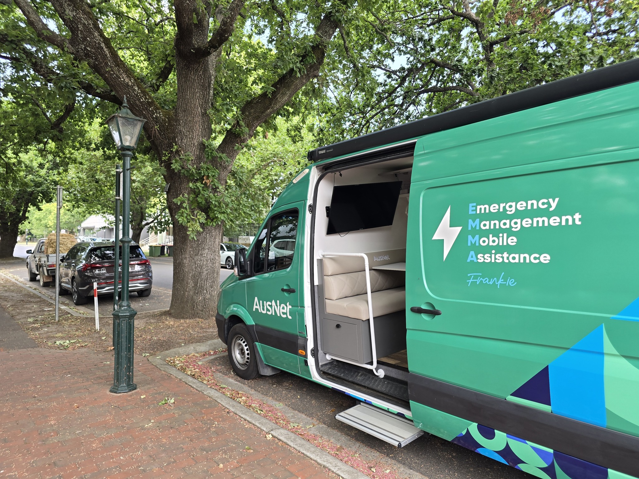AusNet deploys EMMA van ahead of VIC heatwave, recharge your devices ...