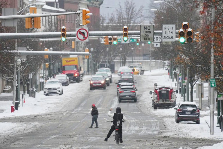 Midstate communities issue snow emergencies ahead of winter storm