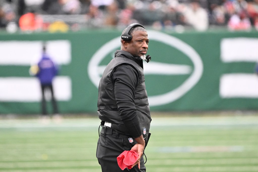 Aaron Glenn making sweeping changes to Jets staff after ugly 2025