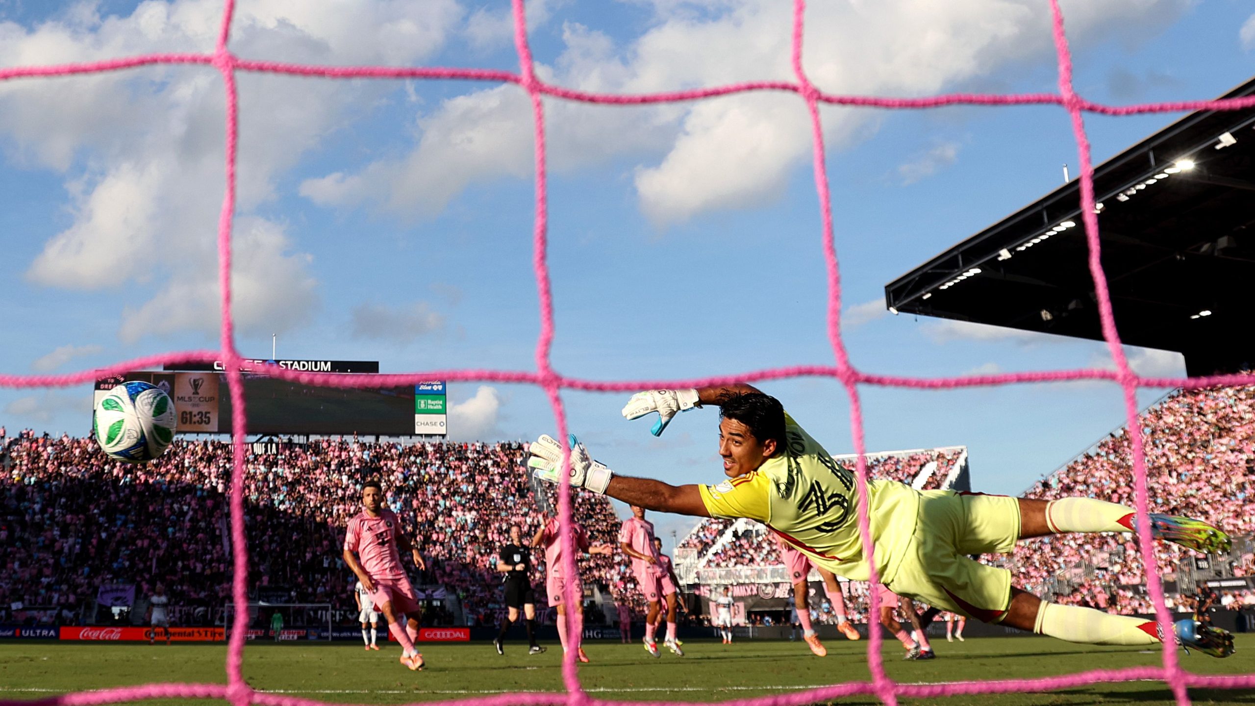 More help for Lionel Messi: Inter Miami announces 2 more signings<br>