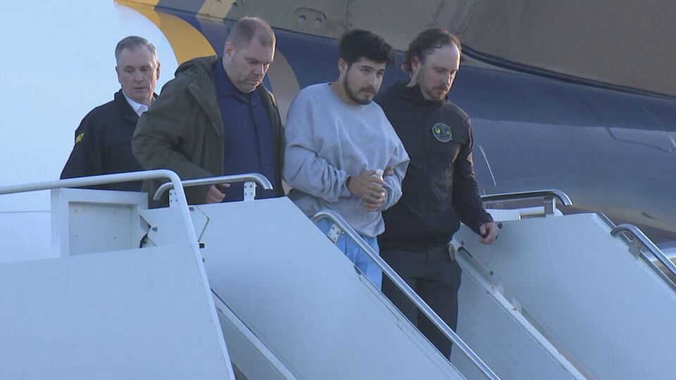 Decades-long manhunt ends as fugitive murder suspect Alex Castillo returns to Charlotte<br>