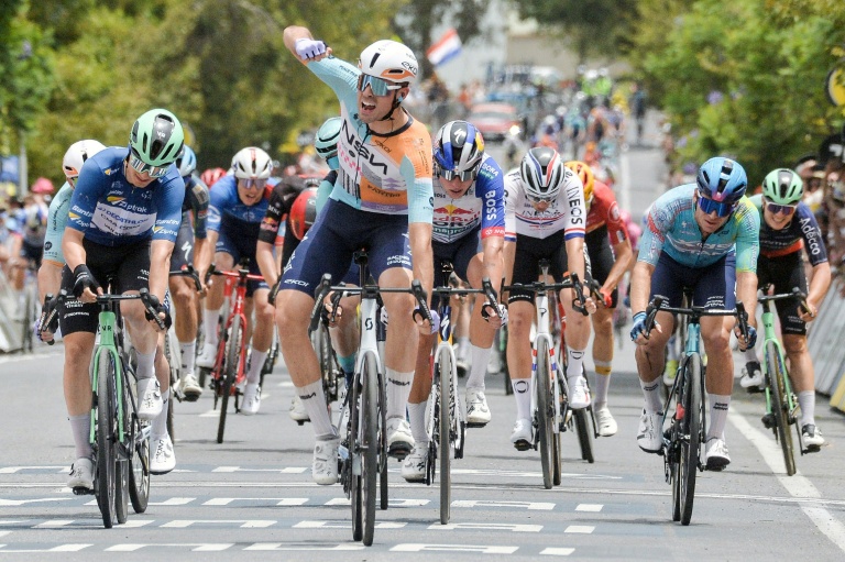 Vernon avoids crashes to win Tour Down Under stage in brutal heat<br>