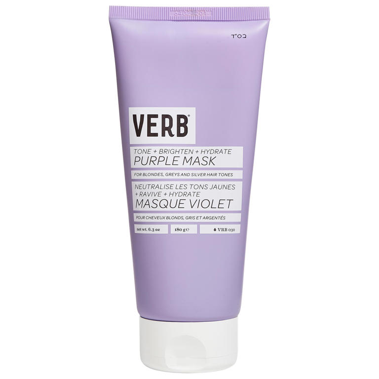 Step aside, clean girls—glitchy glam is the mismatched, new-age beauty ...