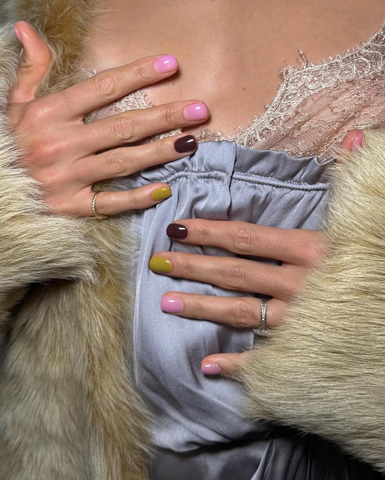 Step aside, clean girls—glitchy glam is the mismatched, new-age beauty ...