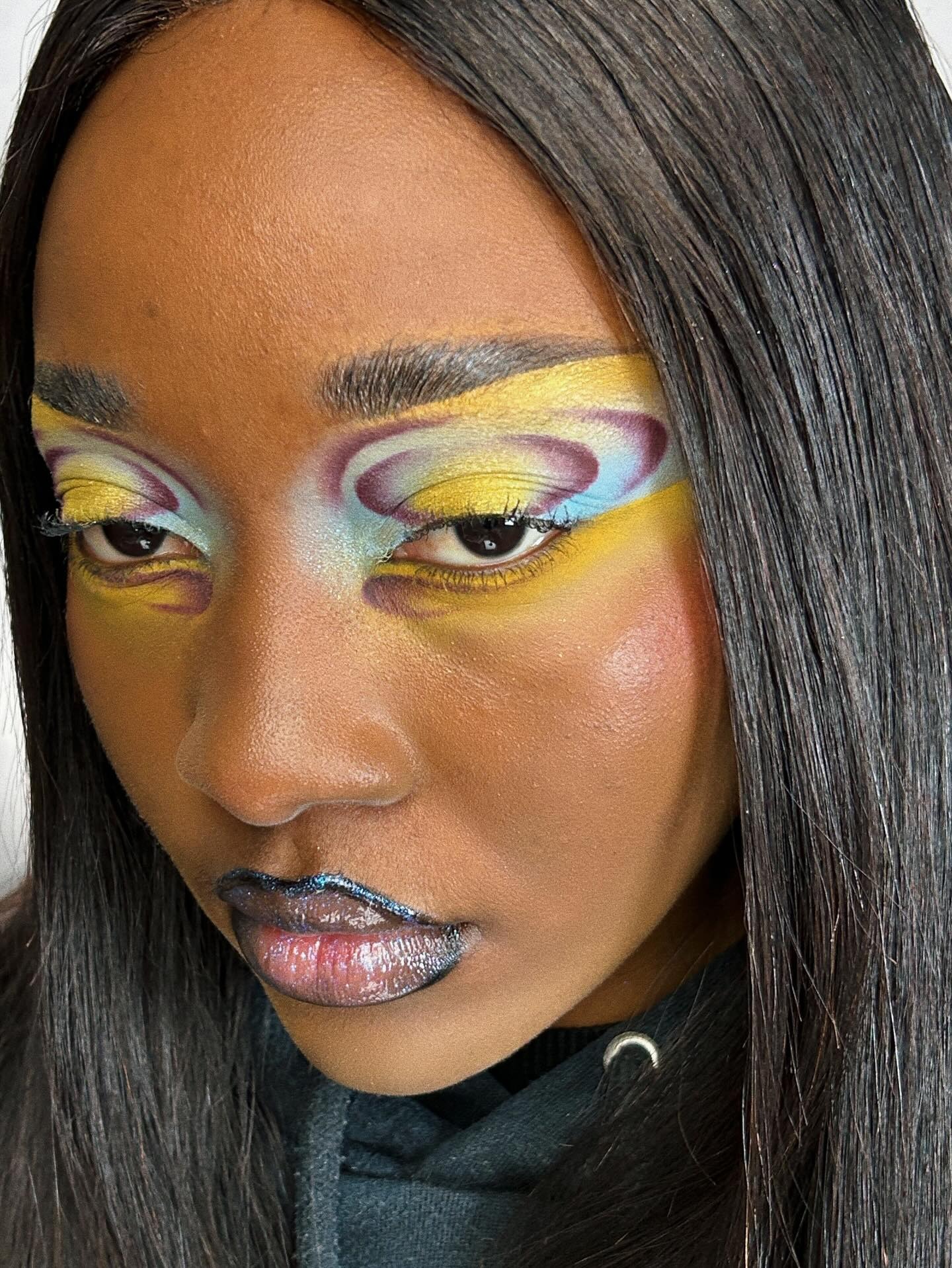 Step aside, clean girls—glitchy glam is the mismatched, new-age beauty ...