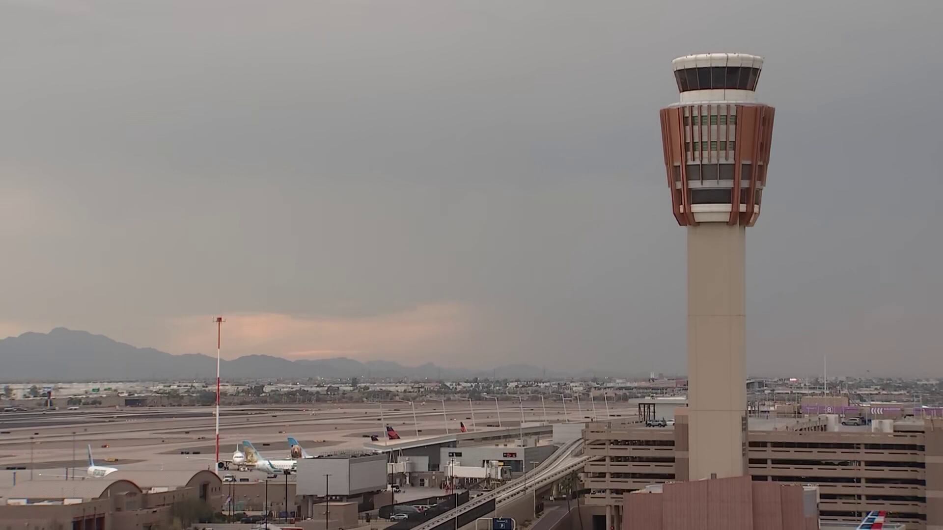 Dozens of flights affected out of Phoenix Sky Harbor as winter storm ...