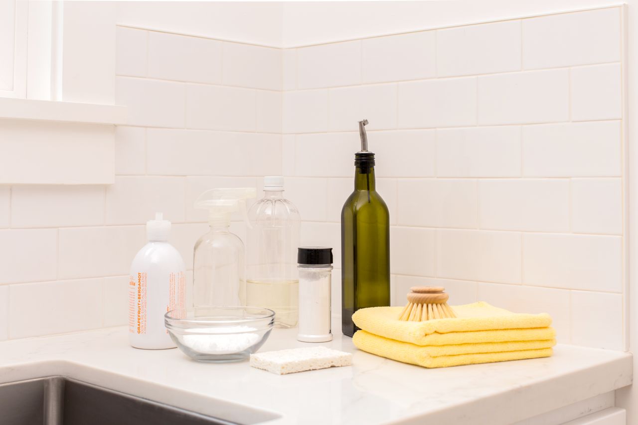 Materials and tools to clean a stainless steel sink