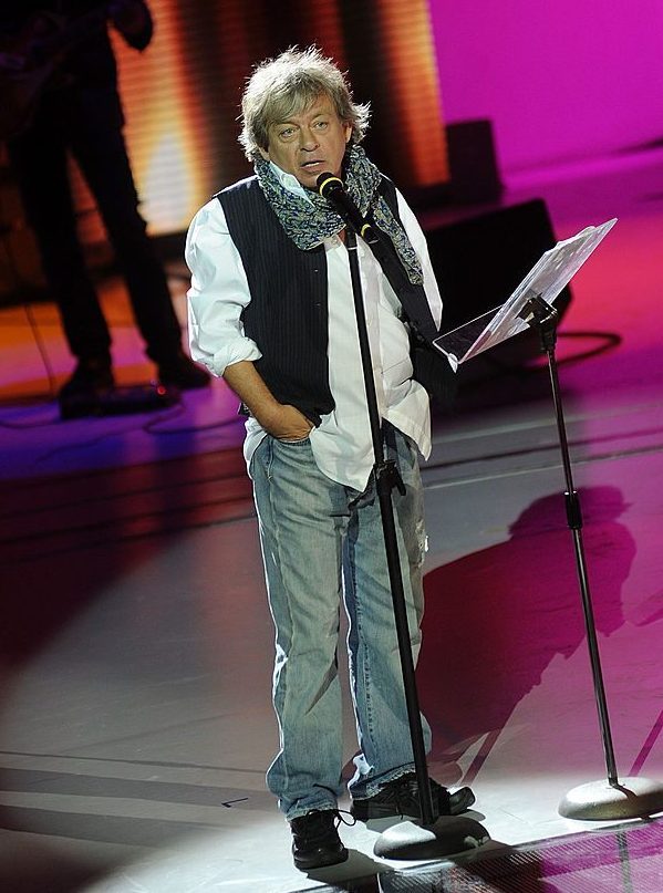 Paolo Rossi: “Destra e sinistra? Una truffa, io sto con gli ultimi. Zalone è bravissimo ma io sono figlio del teatro”