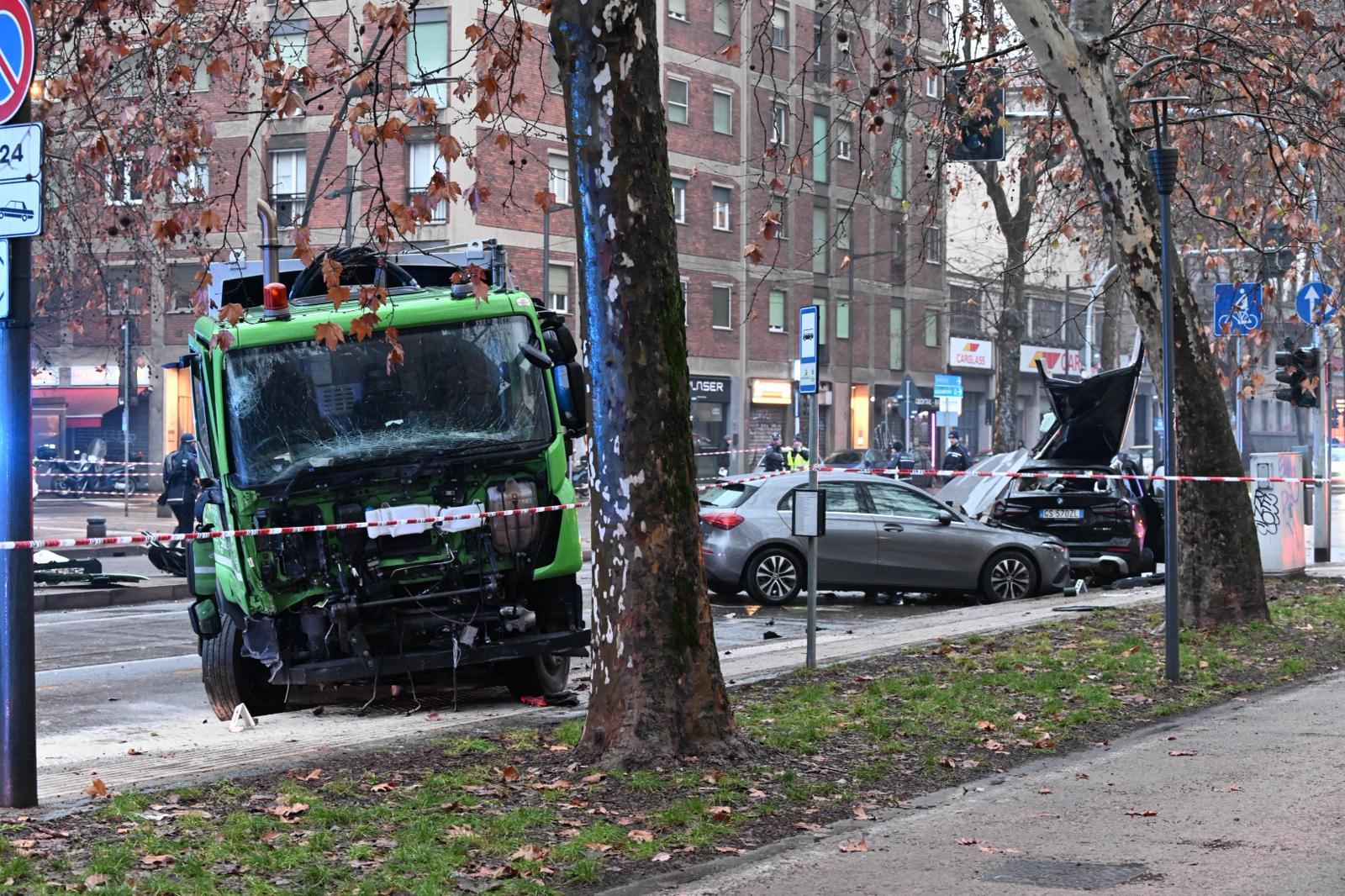 Incidente in corso Sempione: un morto e due feriti. Coinvolte due auto ...