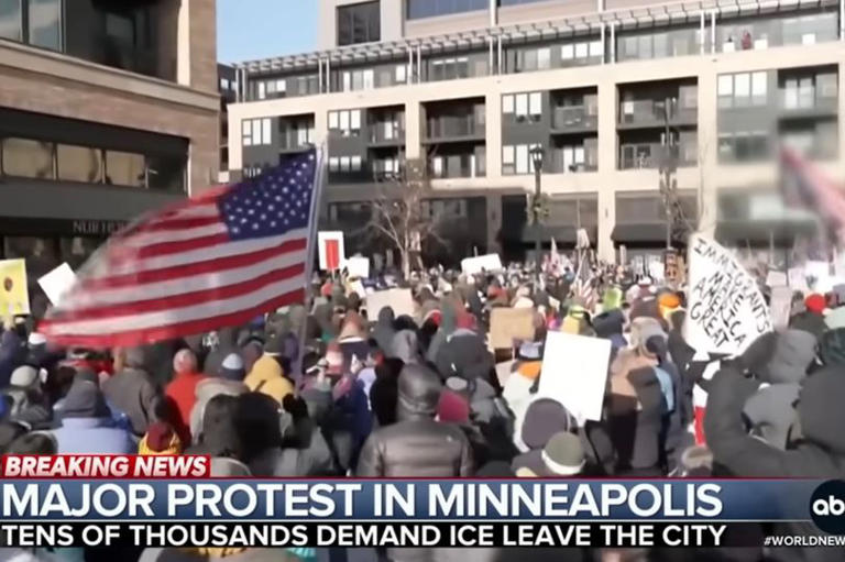 ABC fans declare 'we are with you' as David Muir drops 'brave' breaking ...