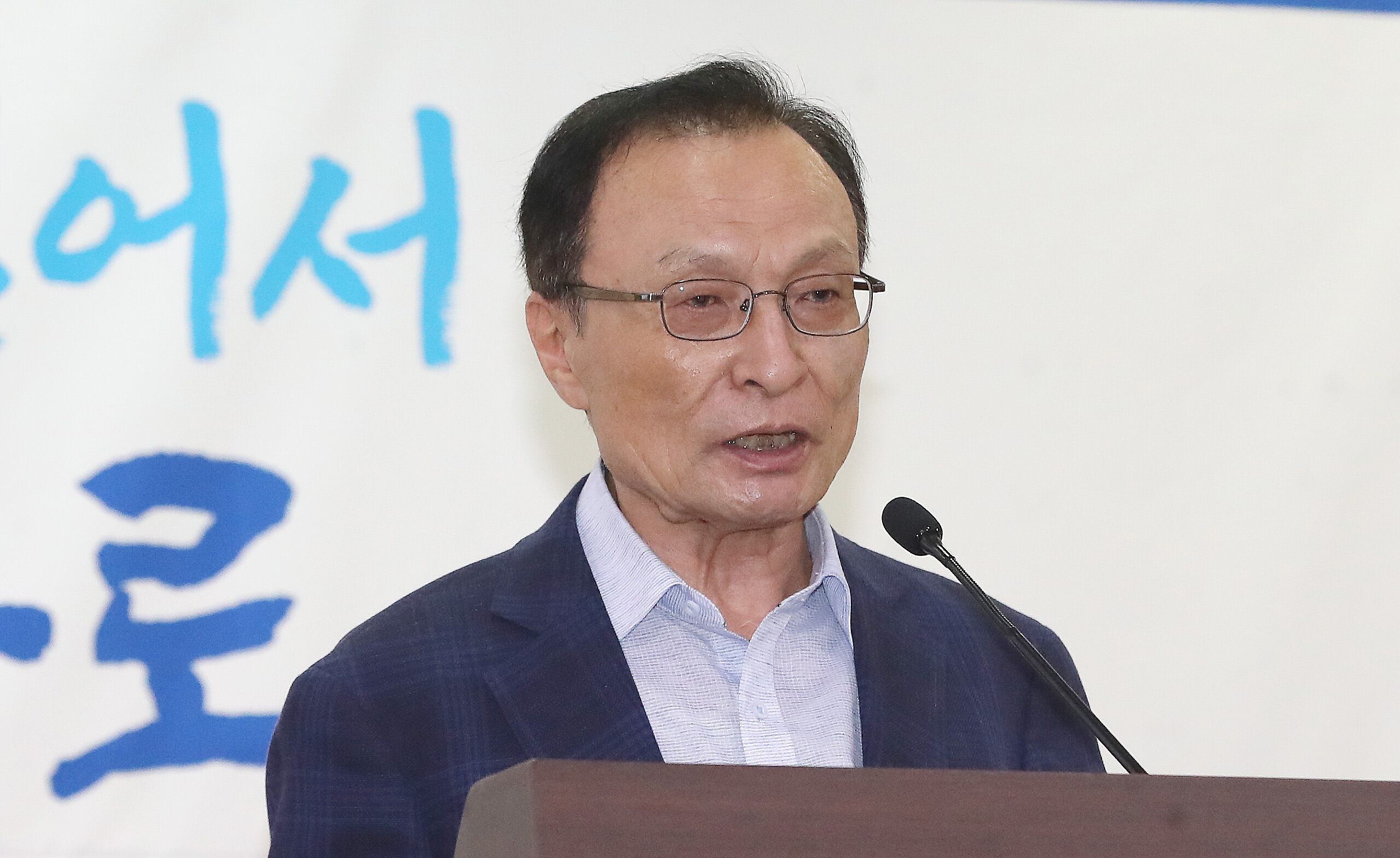 ‘운동권 대부’ 이해찬 위독…청와대 특보·與 의원들 대거 베트남行