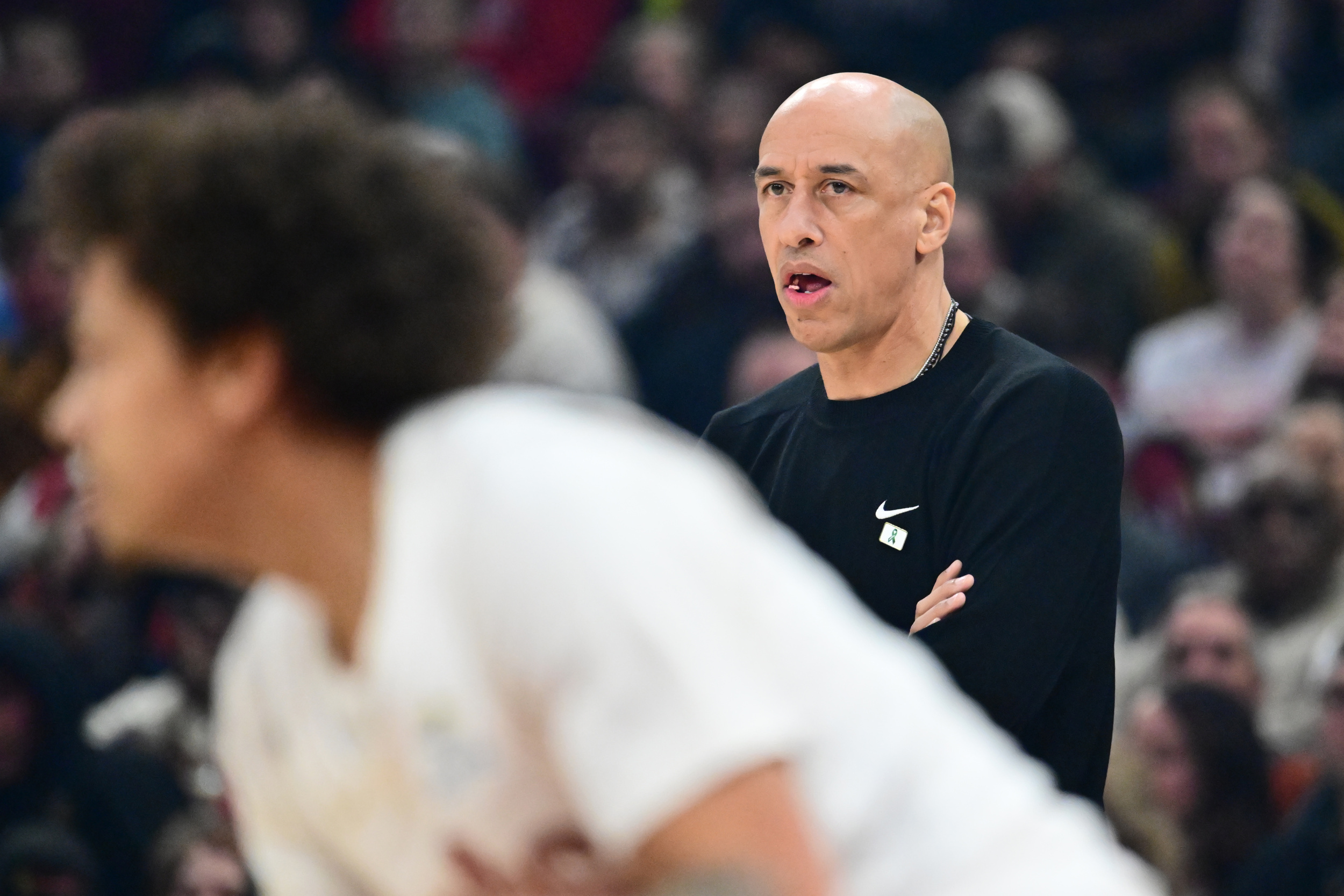Kings coach benches all of his starters — and it works