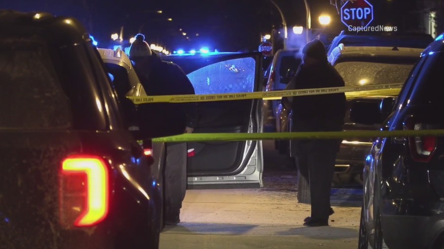 Chicago police investigate deadly shooting in Humboldt Park<br>