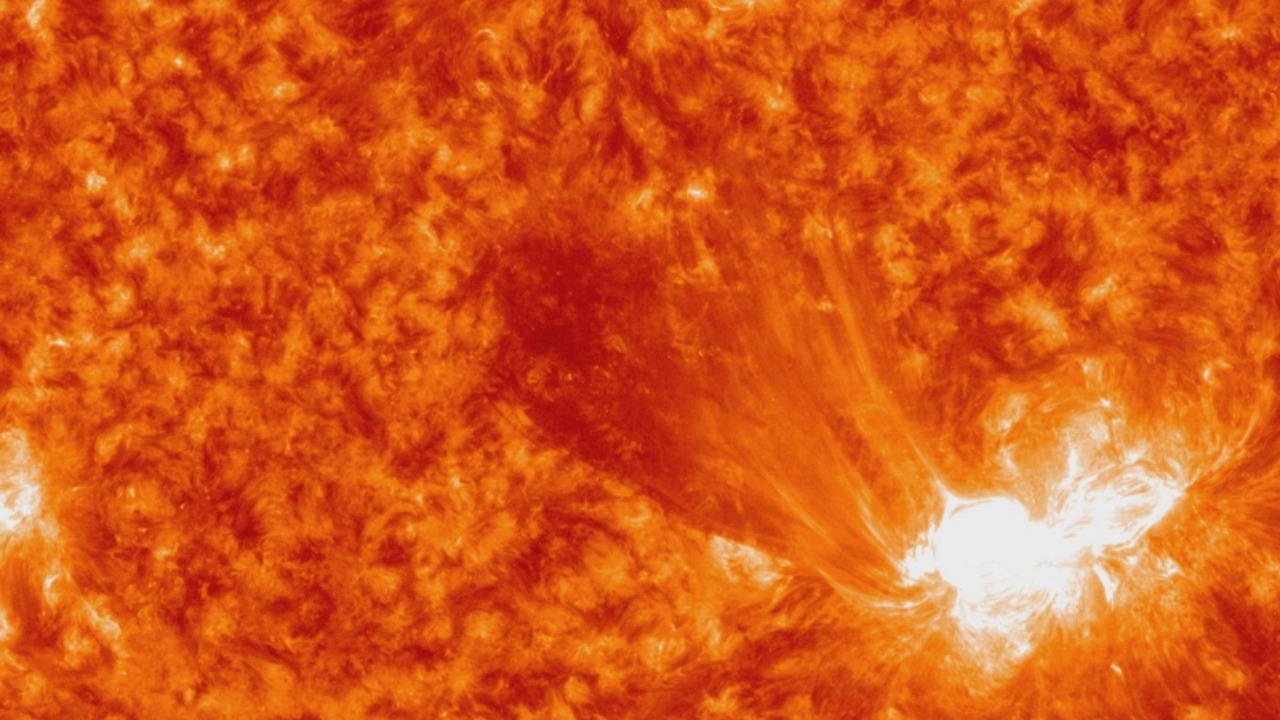 NOAA warns 22 states of R3 blackout risk from solar flare as power ...