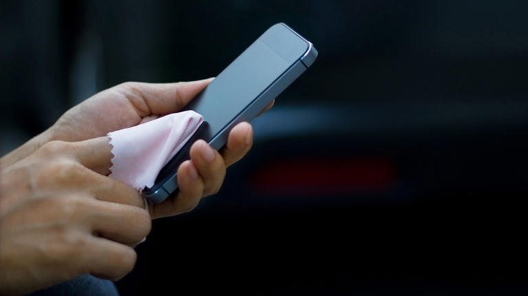 Cleaning a phone
