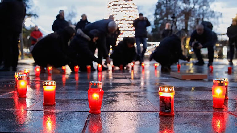 Kerzen für die Opfer des Brandes in Crans-Montana