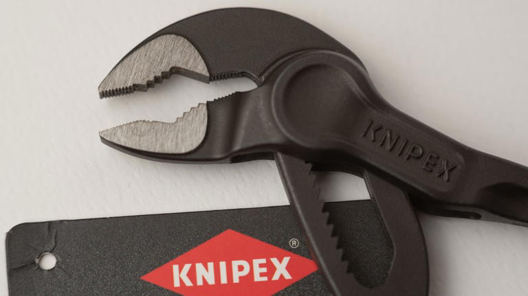 Who makes Knipex pliers and where are they manufactured?