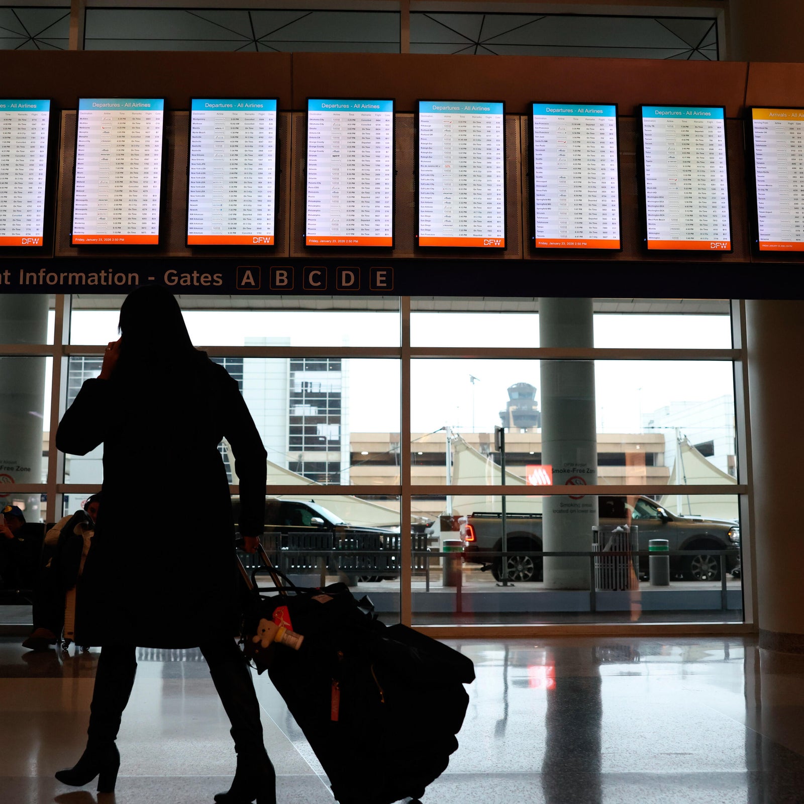 Airlines cancel over 13,000 weekend flights due to winter storm
