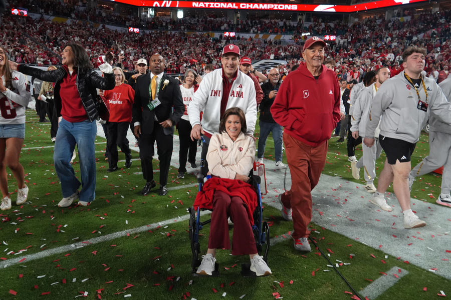 A teenager fled Cuba in 1960. His grandson, Fernando Mendoza, just became a football icon.