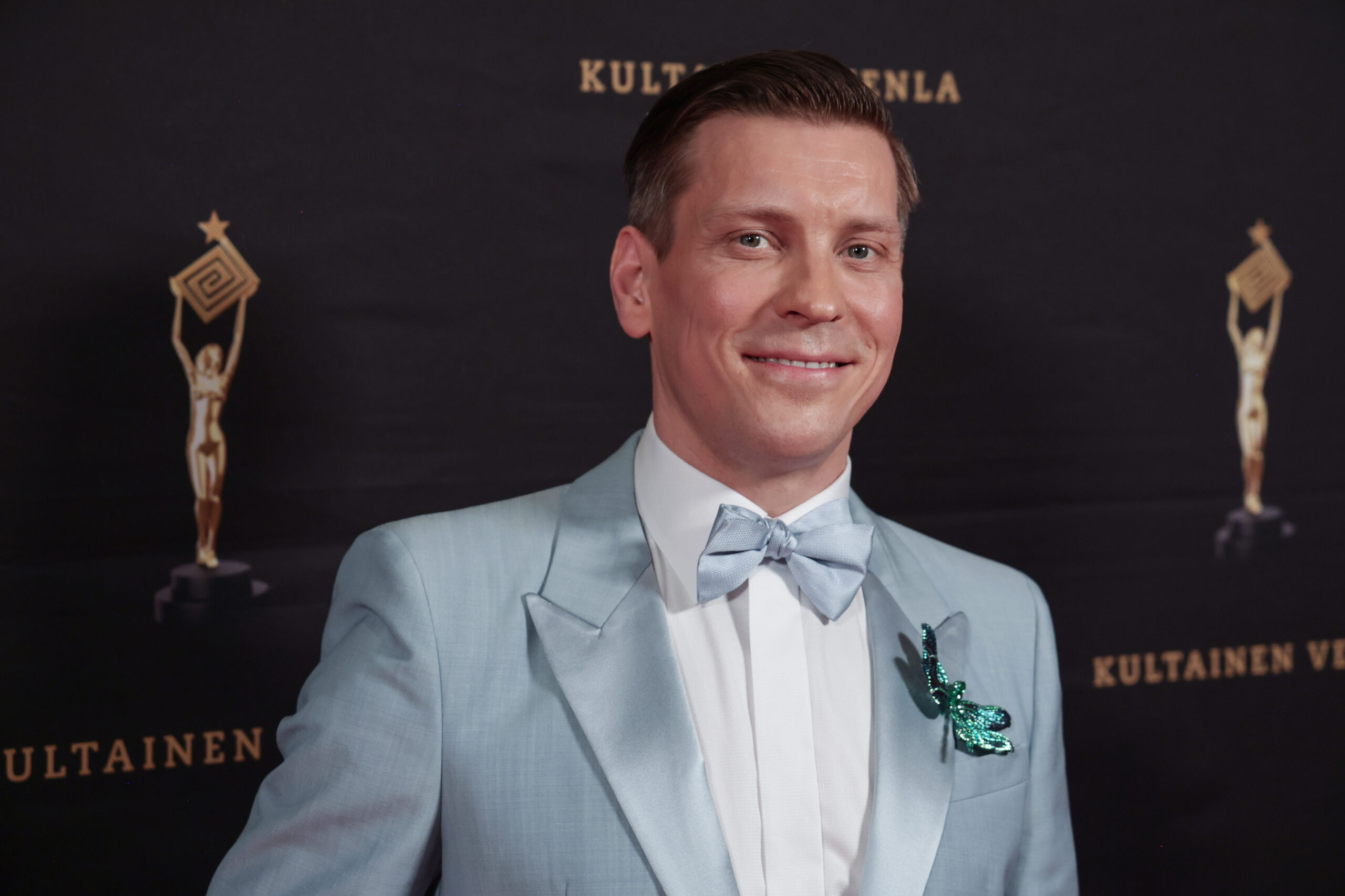 IL: Antti Holma kehui juoneensa 14 pulloa samppanjaa veronmaksajien ...