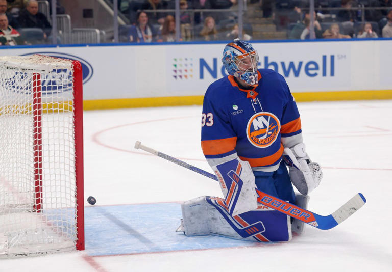 Islanders get embarrassed by Sabres in ugly home loss as playoff ...