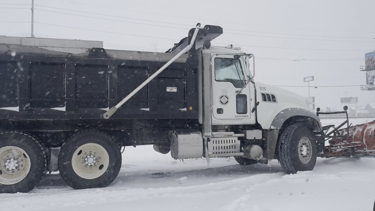 Jonesboro crews work nonstop to clear snow-covered roads