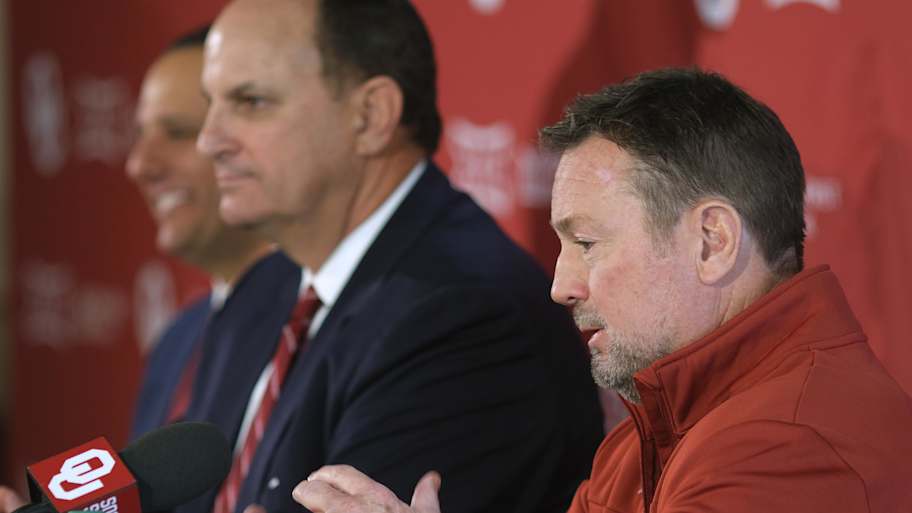 Bob Stoops makes his feelings crystal clear on Oklahoma’s new AD