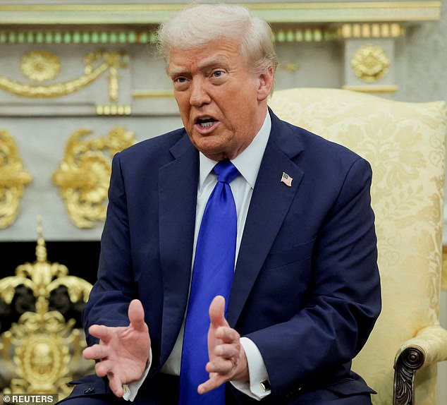 Trump threatens Canada with one hundred per cent tariffs in deal with China