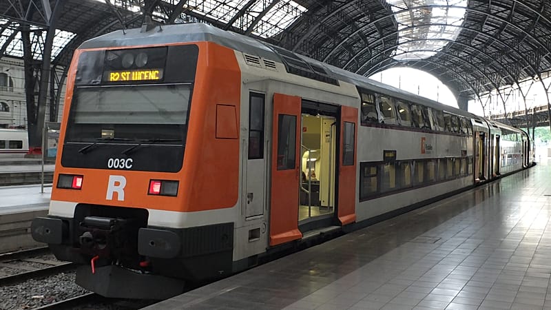 Renfe y Adif suspenden los trenes de Rodalies en Cataluña tras la ...
