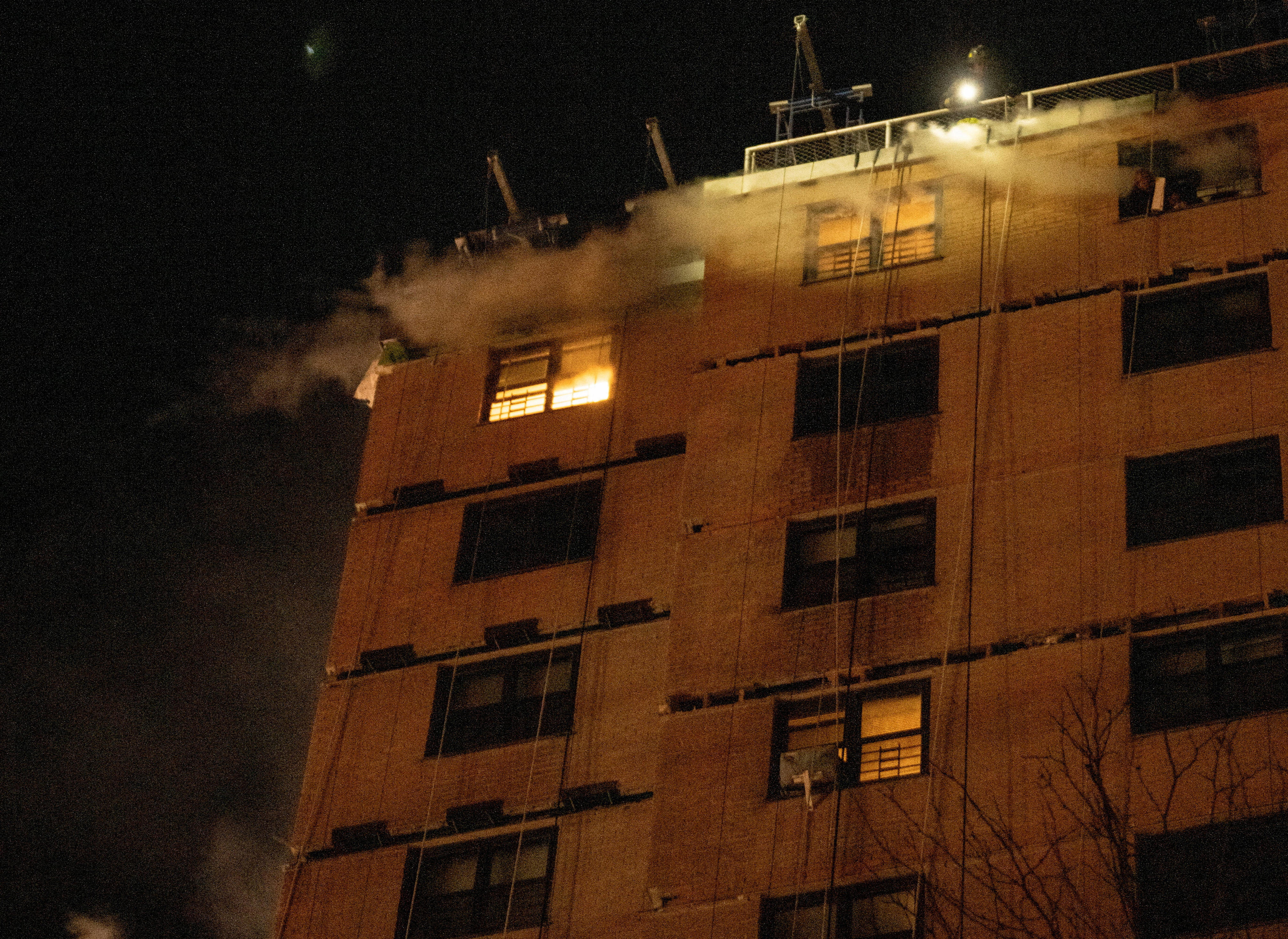 1 dead, hundreds displaced in NYC apartment fire sparked by explosion