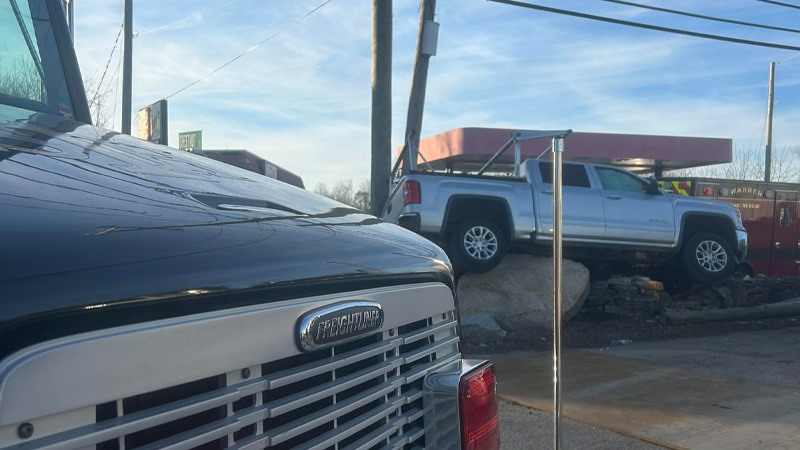 Driver cited after hitting telephone pole in Warren