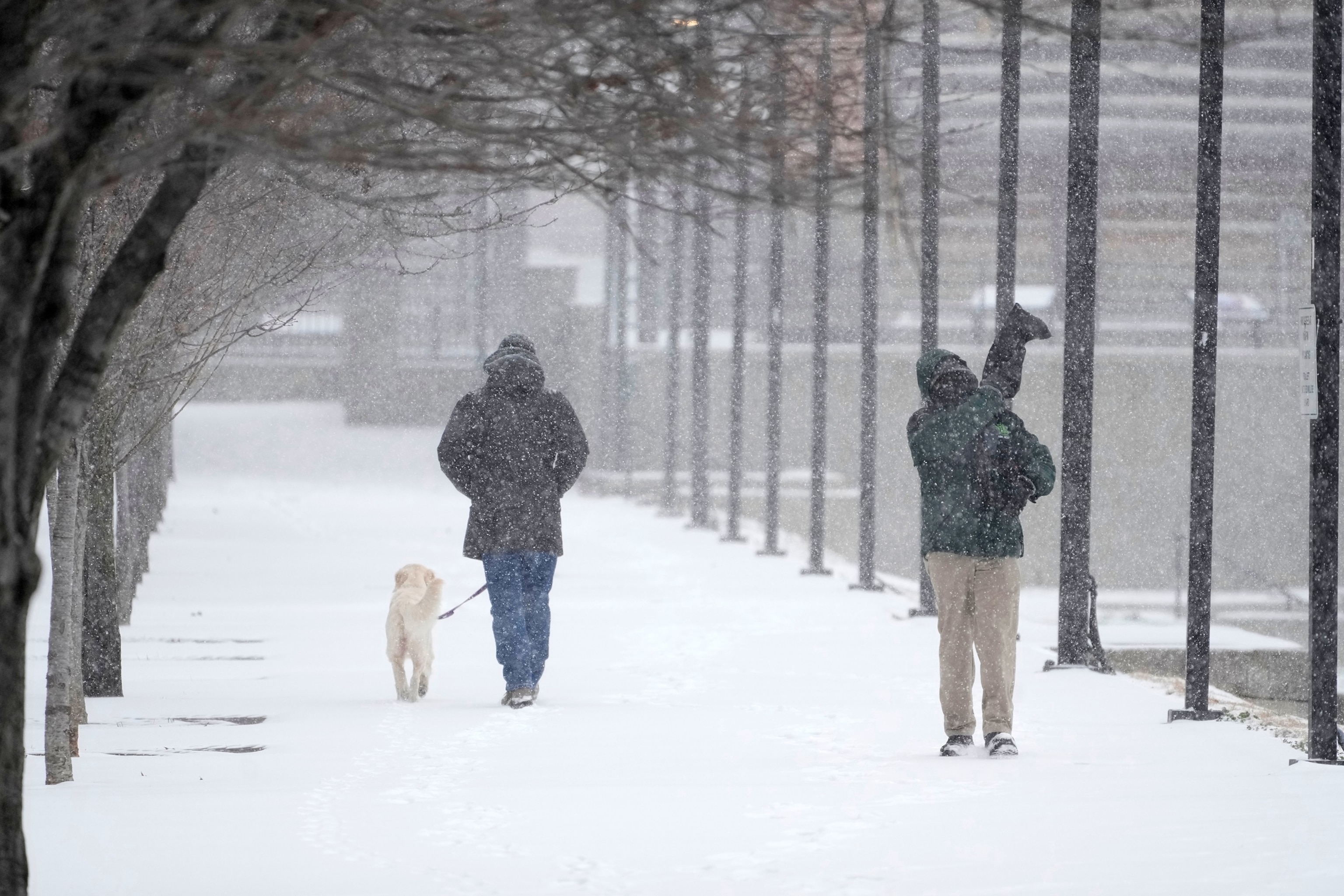 Winter storm live updates: 20 states declare emergencies, record flight cancellations<br><br>