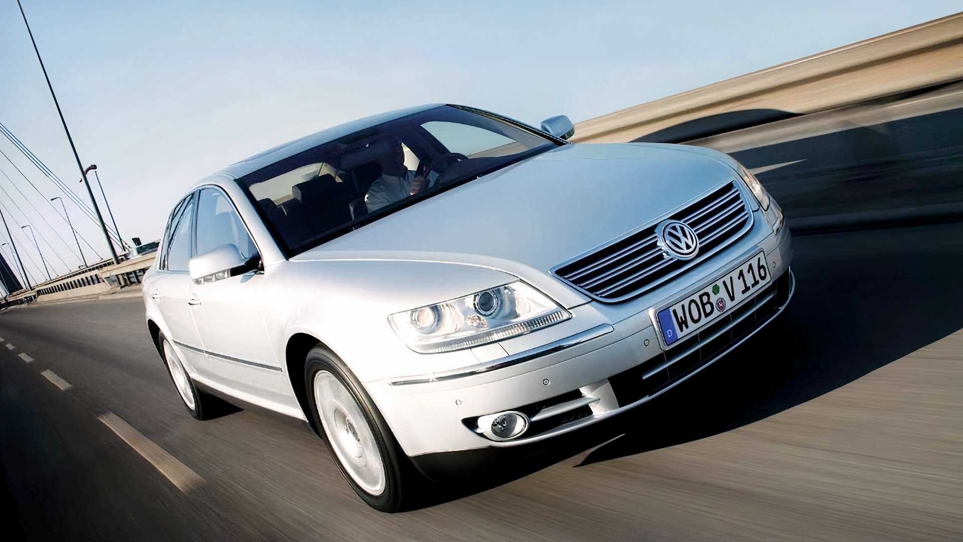 2004 Volkswagen Phaeton V10 TDI front, three-quarter