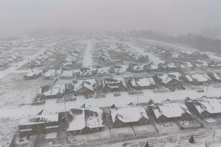 US storm leaves 230,000 without power, forces thousands of flight ...
