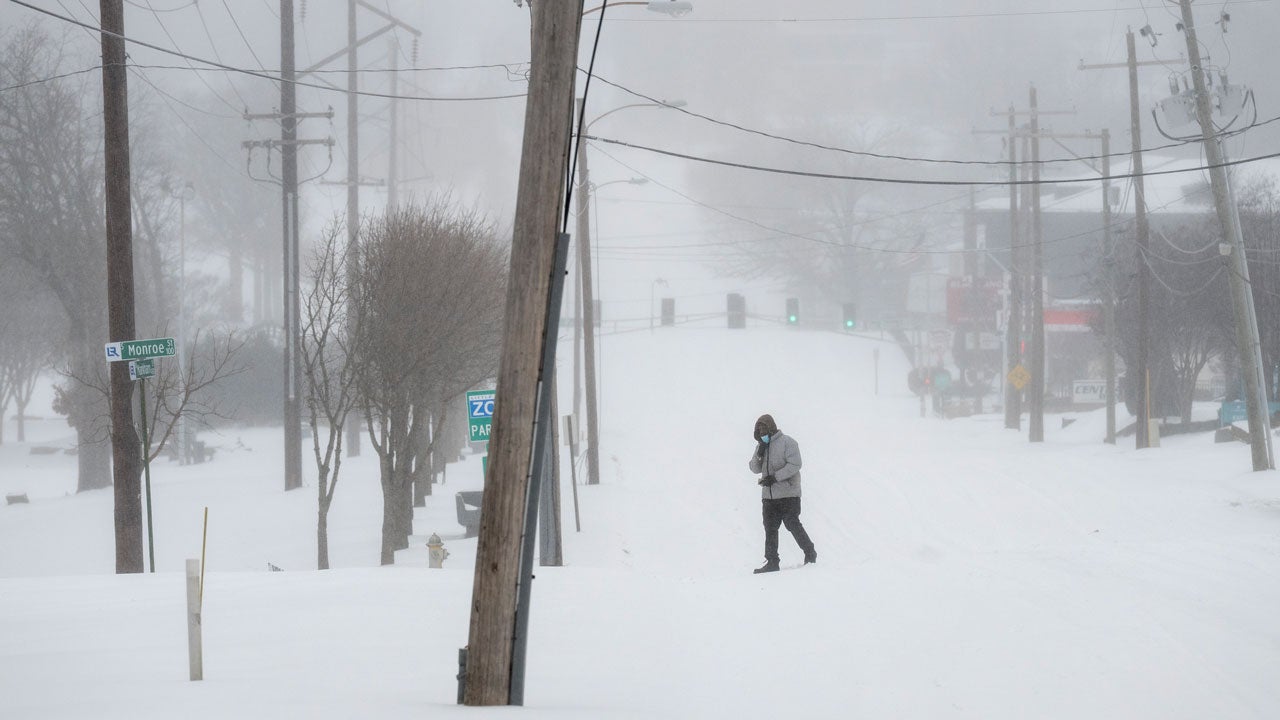 Winter storm Fern: Power outages, thousands of flight cancellations, treacherous roads<br>