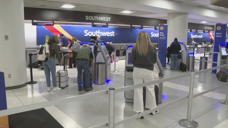 Delays, cancellations continue at Sky Harbor following winter storms