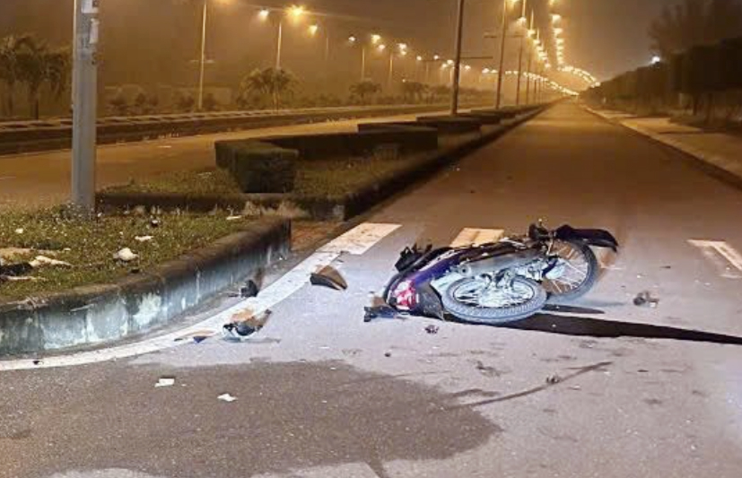 Ba thanh niên tử vong cạnh xe máy trên đường ở Quảng Trị