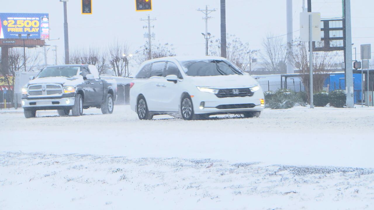 Bowling Green road crews battle snow to prepare for freezing rain